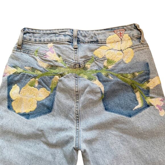 Guess 1981 Light Wash High Rise Straight Leg Embroidered Jeans 26 - Picture 3 of 9